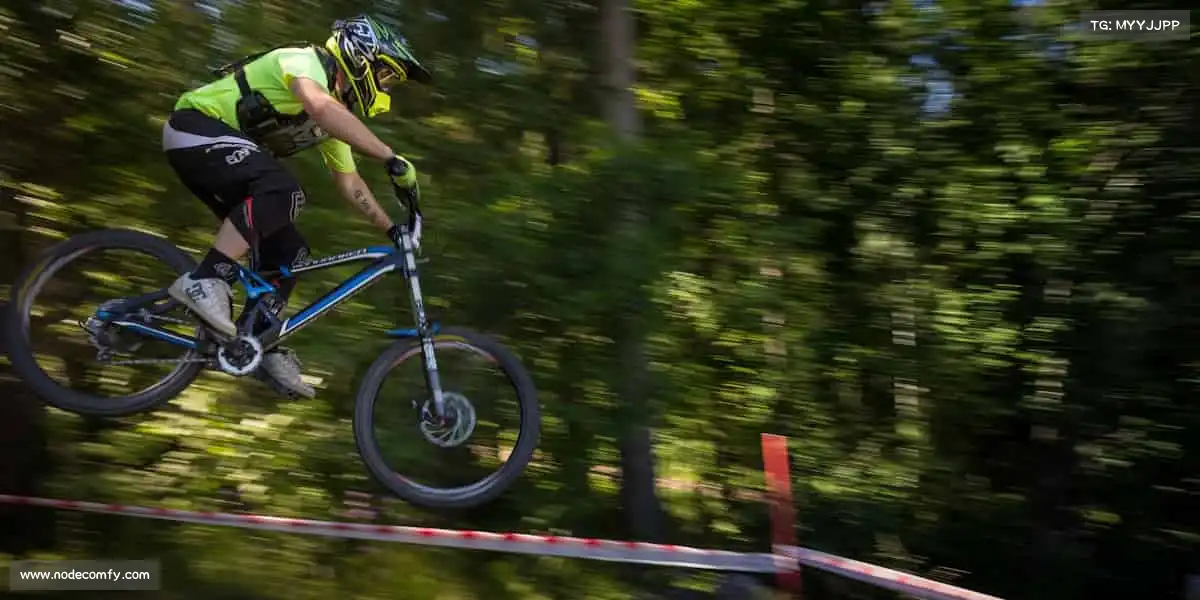 <strong>UED</strong>🏊‍♀️潜入深蓝，每一次挥臂都是对自我的超越！